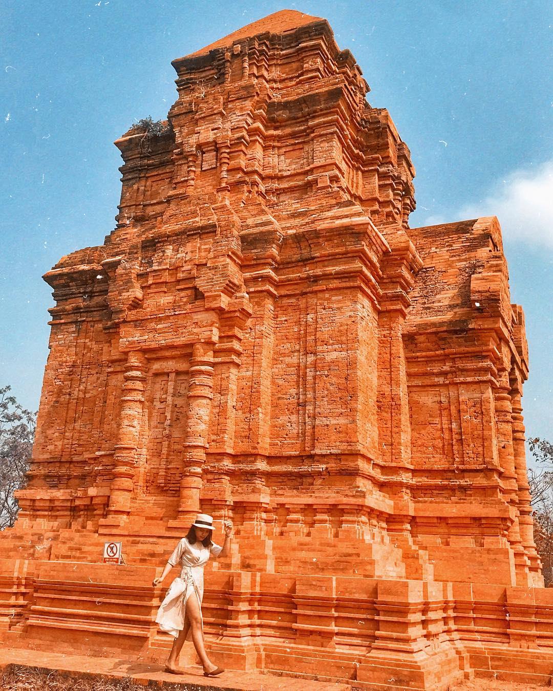 camnhi-204814104856-thap-poshanu